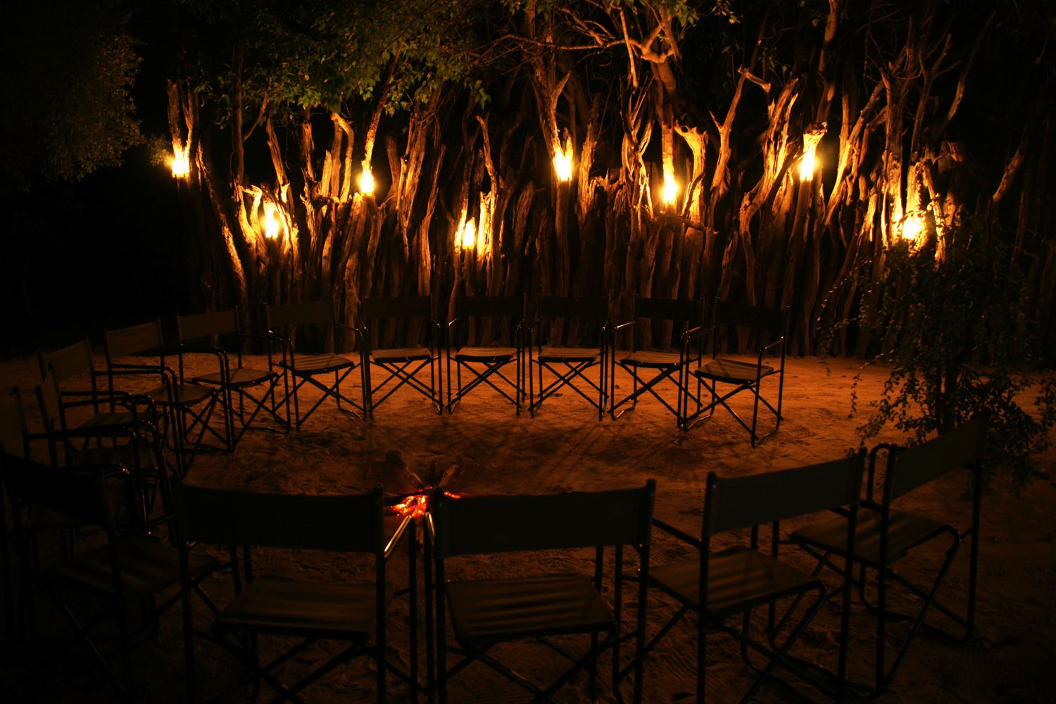 Abendfeuer-Moremi-Wildlife-Reserve-Botswana