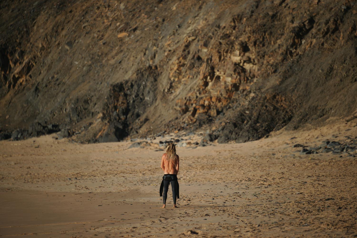 Surfer-Praia-Ruiva-Algarve